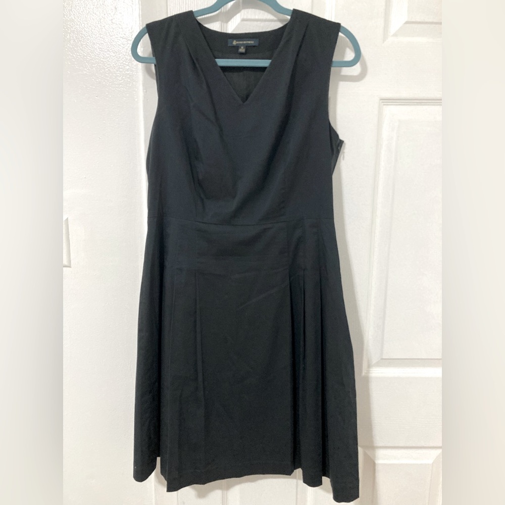 Brooks Brothers black sleeveless v neck dress - size 10
